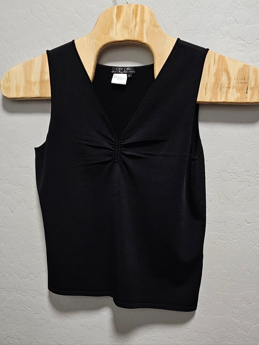 City Girl Black Sleeveless Top Size Large V-Neck Ruched